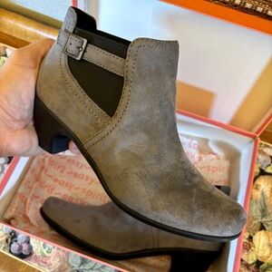 Easy Spirit gray grey block heeled Booties ankle boots patchwork suede 7.5